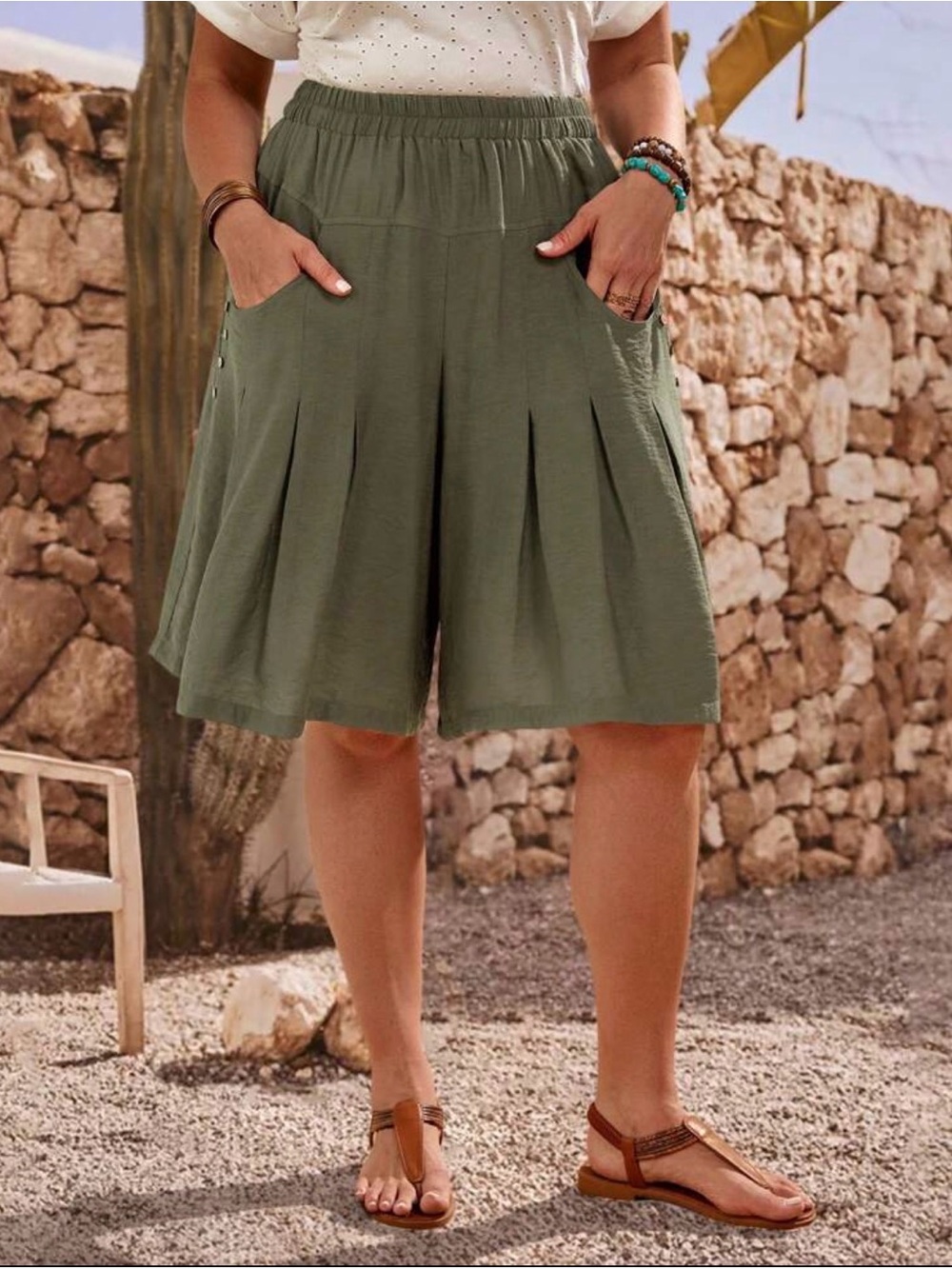 Relaxed Army Green Women’s Bermuda Shorts with Button-Trim Pockets